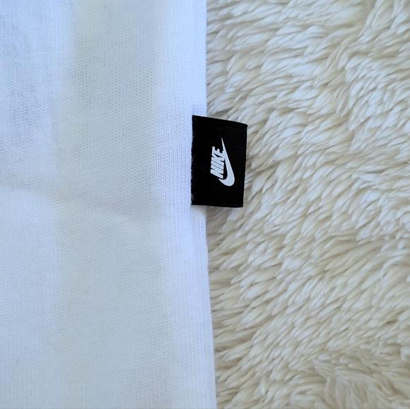 Nike👟 "Nike Moving Co." Graphic Tee👕 - NWT - Picture 6 of 13